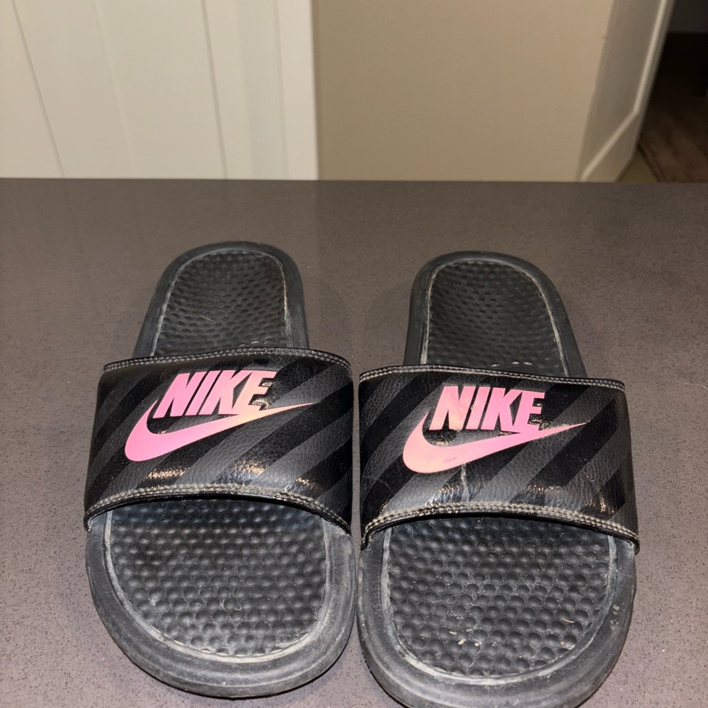 WOMENS NIKE SLIDES